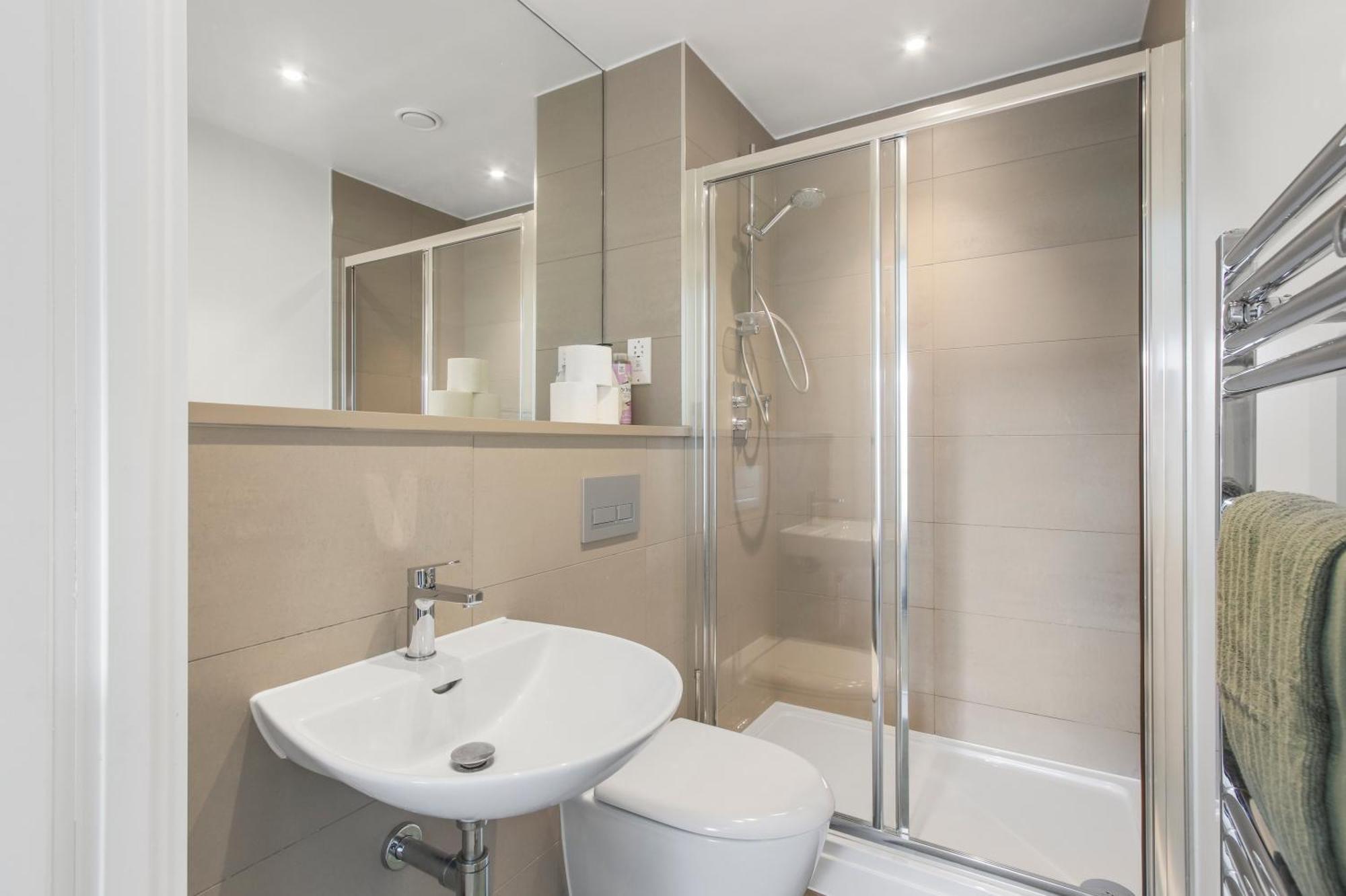 Centrally Located - Modern - 2Bed - 2Bath Apartment Лондон Экстерьер фото