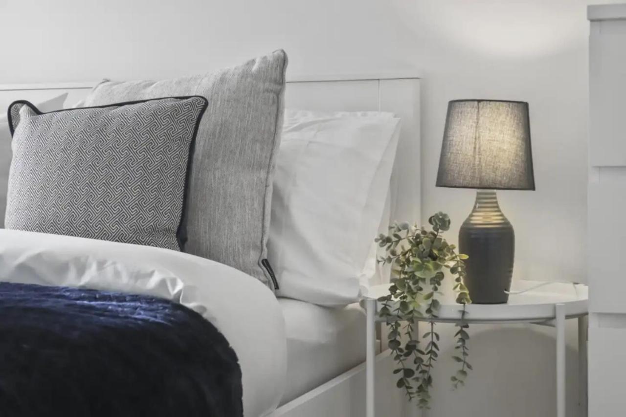 Centrally Located - Modern - 2Bed - 2Bath Apartment Лондон Экстерьер фото