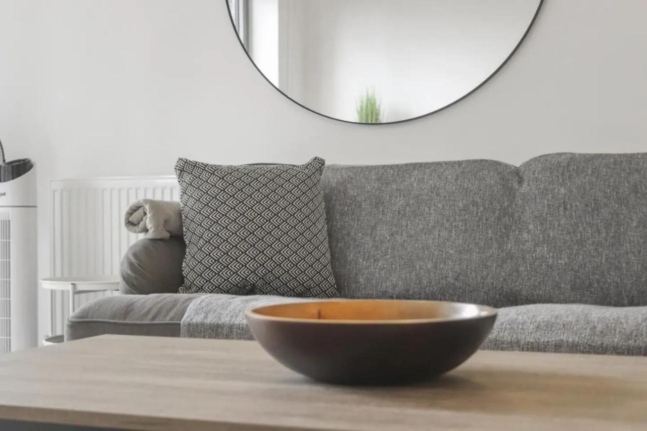 Centrally Located - Modern - 2Bed - 2Bath Apartment Лондон Экстерьер фото