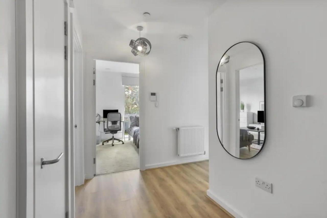 Centrally Located - Modern - 2Bed - 2Bath Apartment Лондон Экстерьер фото