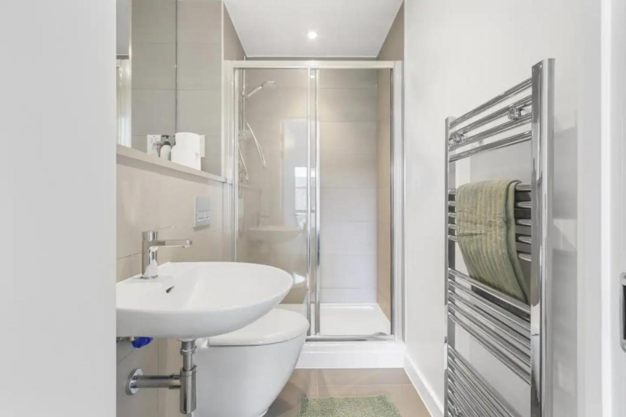 Centrally Located - Modern - 2Bed - 2Bath Apartment Лондон Экстерьер фото